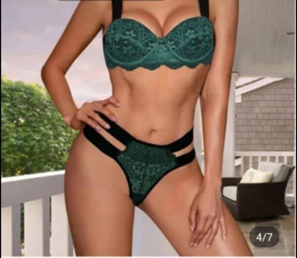 Ensemble Lingerie Vert Émeraude – Design Audacieux & Élégant